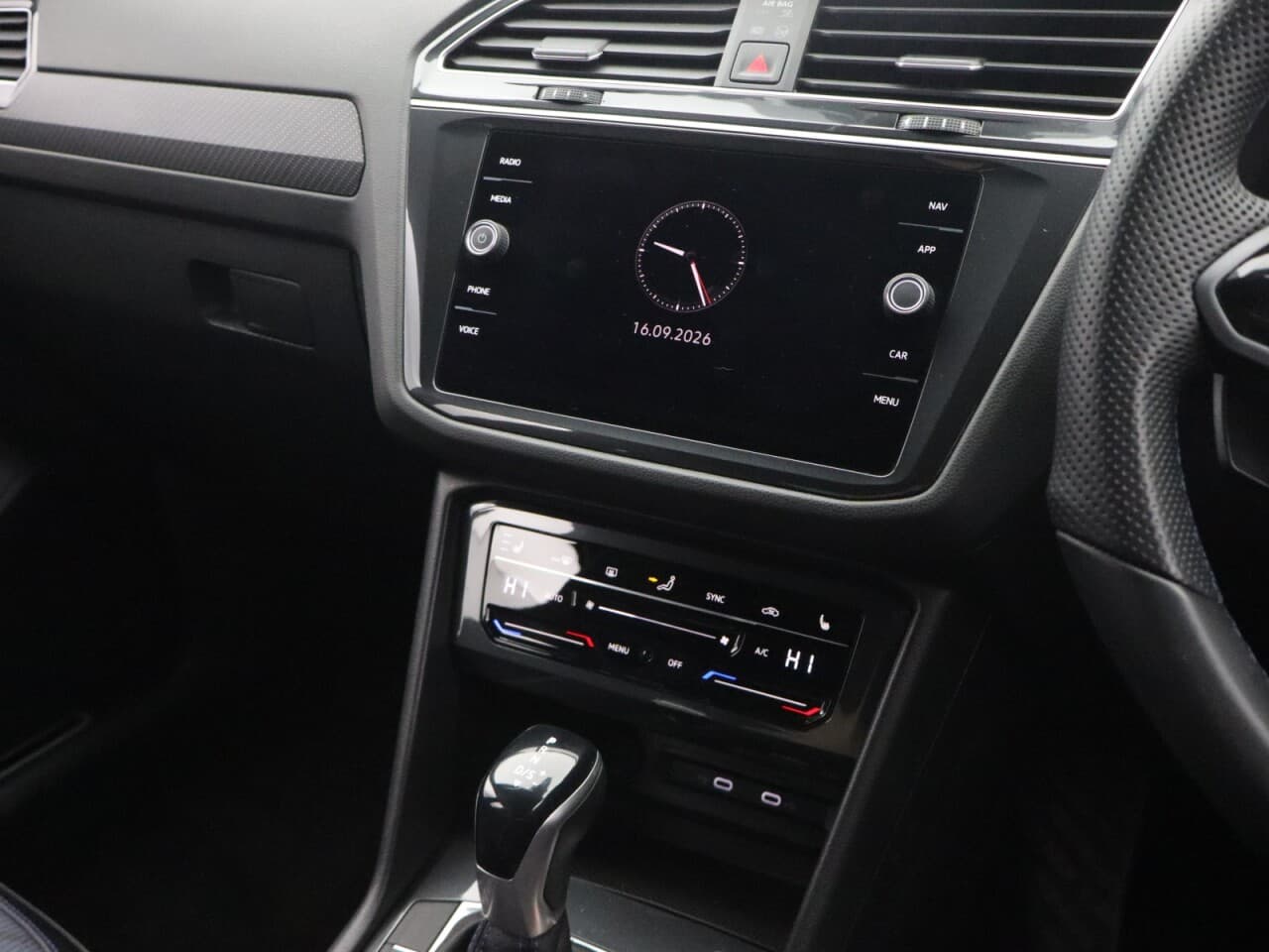 Volkswagen Tiguan 2.0 TSI R — image 23