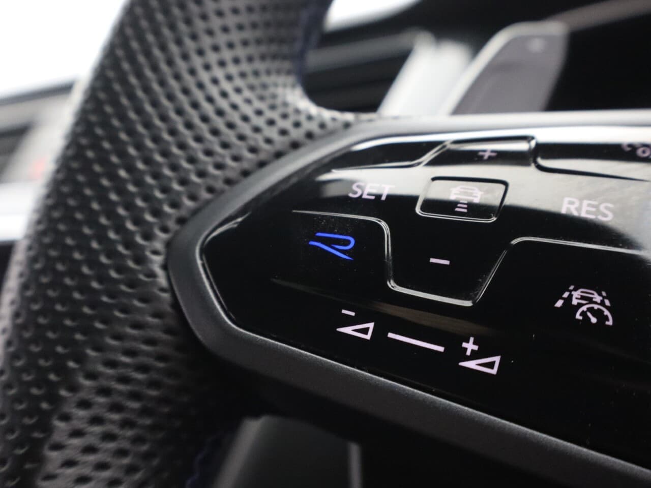 Volkswagen Tiguan 2.0 TSI R — image 49