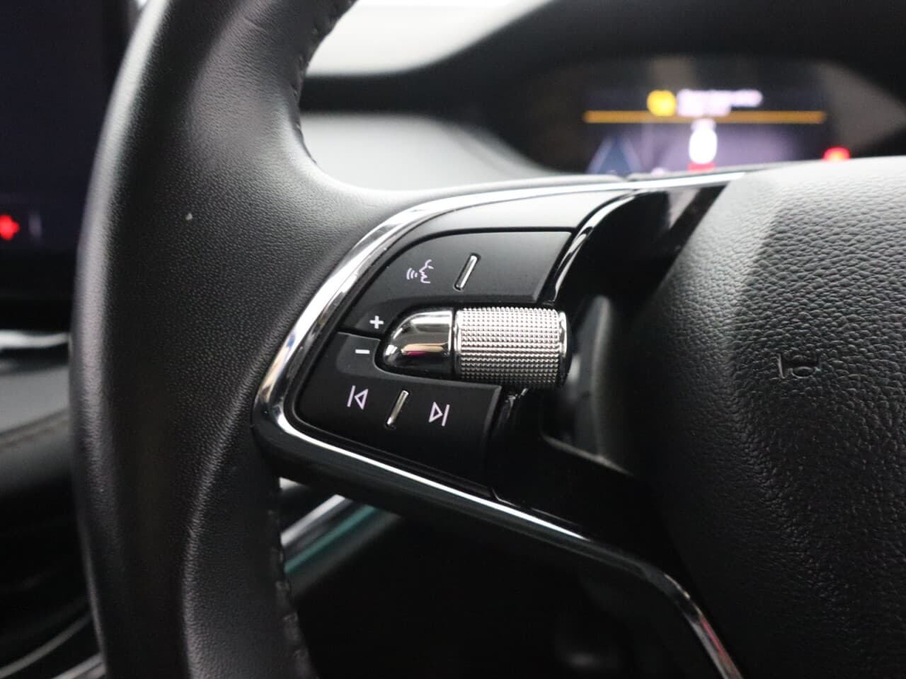 Skoda Enyaq Iv iV 62kWh 60 — image 15