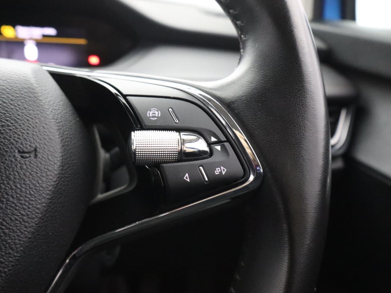 Skoda Enyaq Iv iV 62kWh 60 — image 16