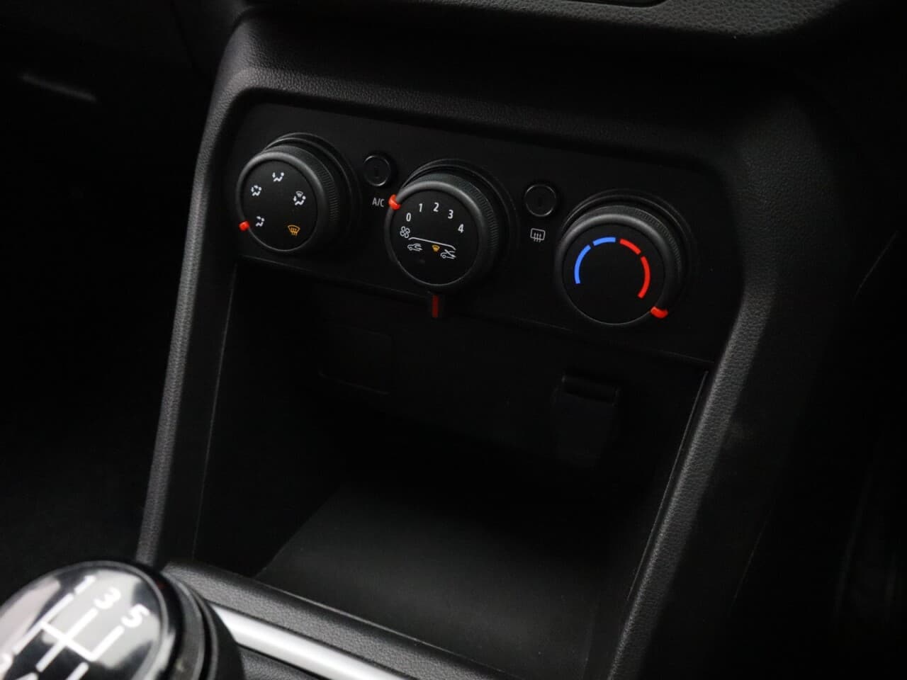 Dacia Sandero 1.0 TCe Expression — image 27