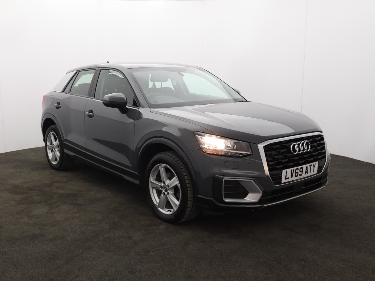 Audi Q2 1.6 TDI 30 Sport view 1