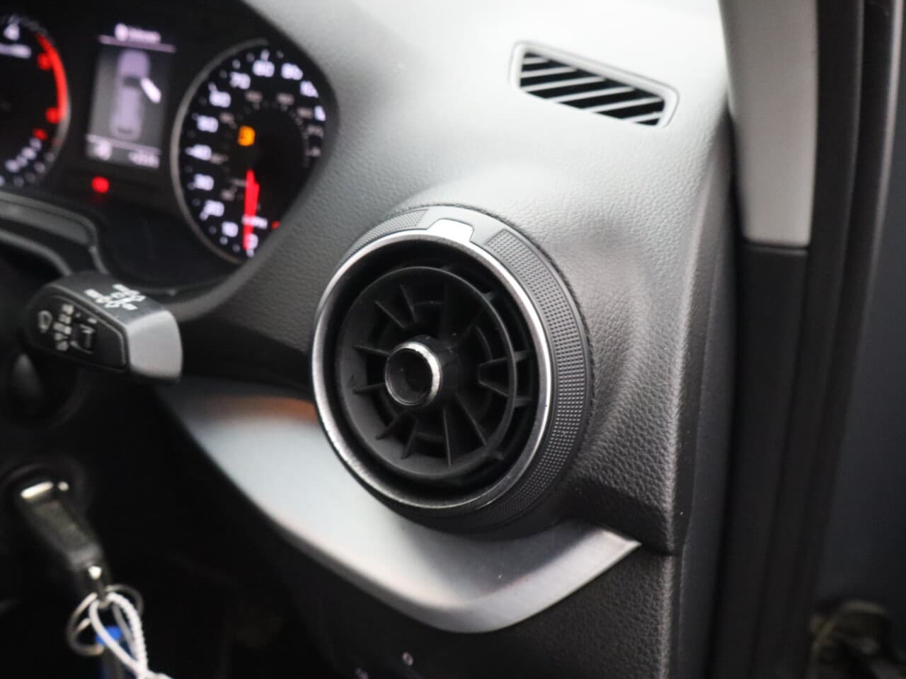 Audi Q2 1.6 TDI 30 Sport — image 38