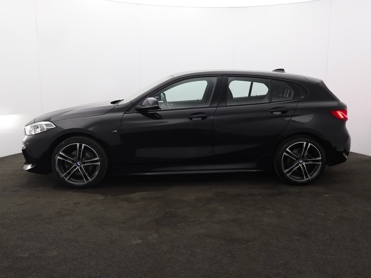 BMW 1 Series 1.5 118i M Sport (LCP) — image 6
