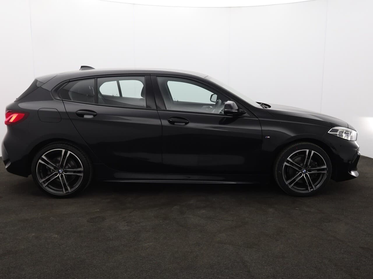 BMW 1 Series 1.5 118i M Sport (LCP) — image 11