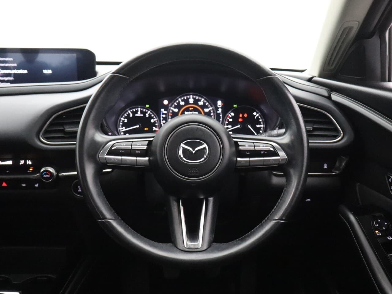Mazda CX-30 2.0 e-SKYACTIV X MHEV Sport Lux — image 16