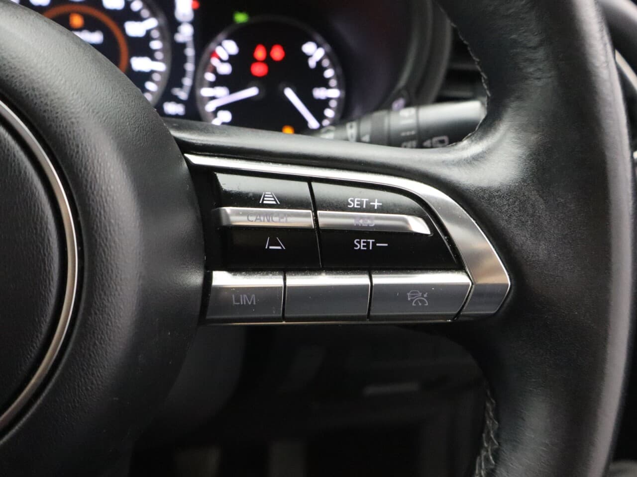 Mazda CX-30 2.0 e-SKYACTIV X MHEV Sport Lux — image 20