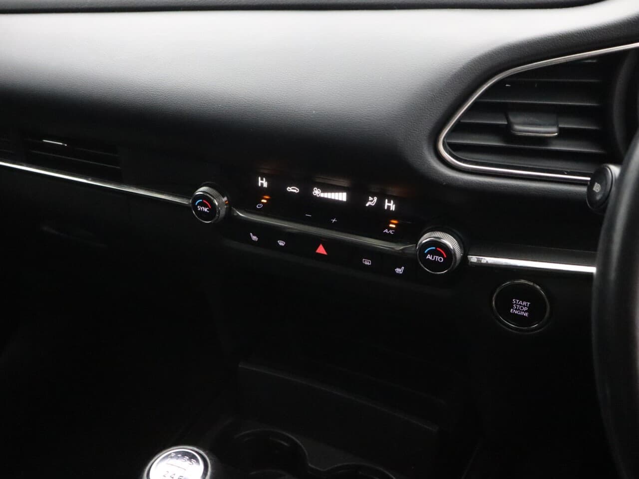 Mazda CX-30 2.0 e-SKYACTIV X MHEV Sport Lux — image 24