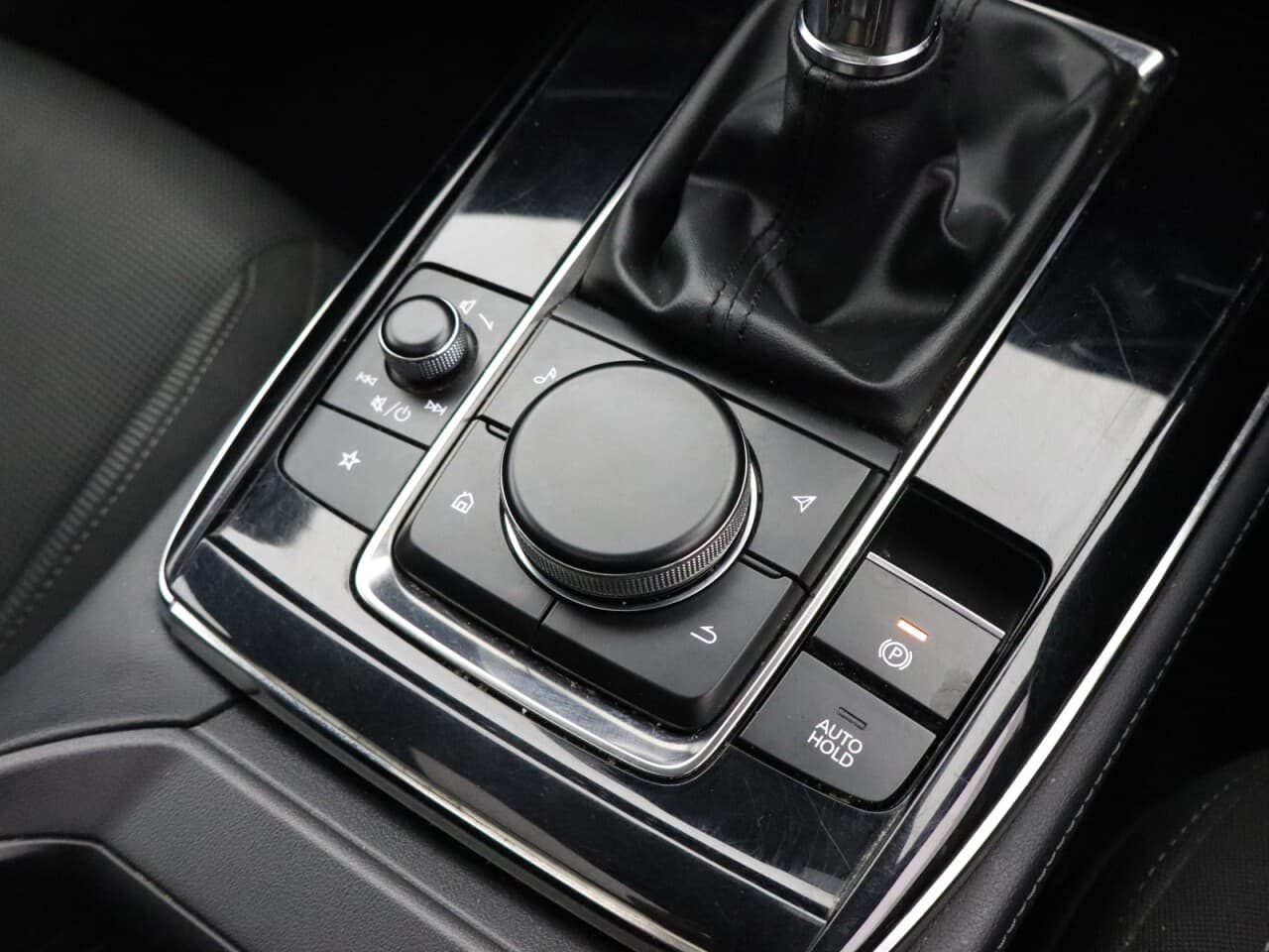 Mazda CX-30 2.0 e-SKYACTIV X MHEV Sport Lux — image 29