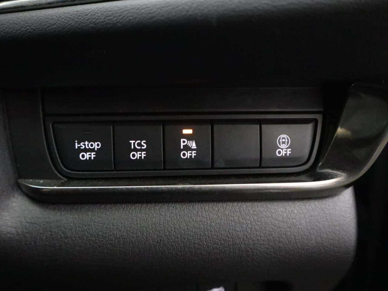 Mazda CX-30 2.0 e-SKYACTIV X MHEV Sport Lux — image 40