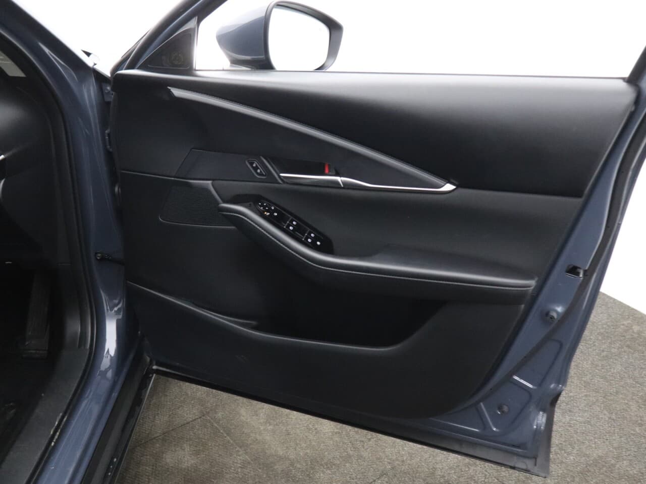 Mazda CX-30 2.0 e-SKYACTIV X MHEV Sport Lux — image 47