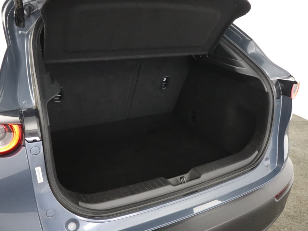 Mazda CX-30 2.0 e-SKYACTIV X MHEV Sport Lux — image 45