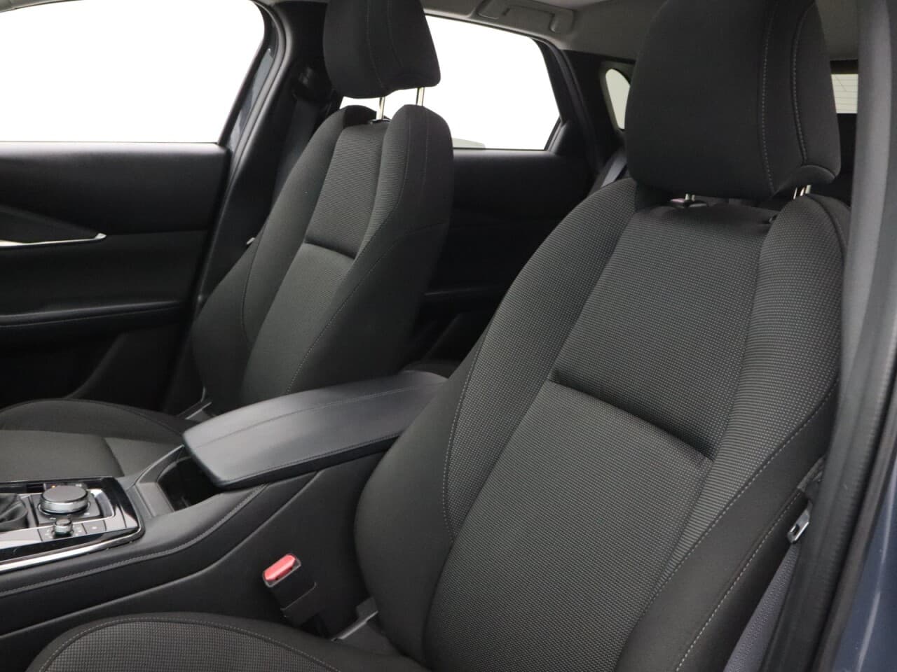 Mazda CX-30 2.0 e-SKYACTIV X MHEV Sport Lux — image 42