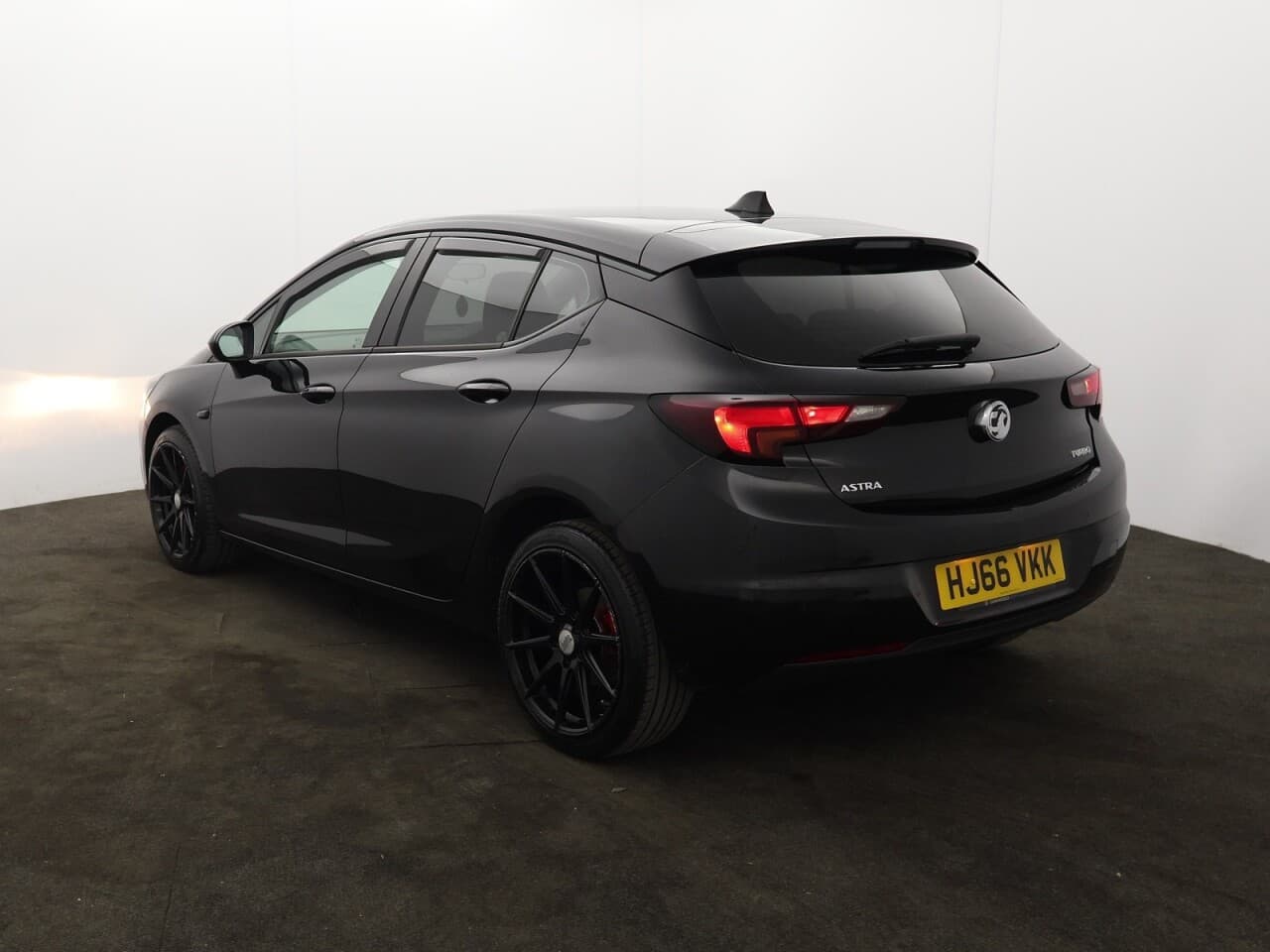 Vauxhall Astra 1.4i Turbo Design — image 8