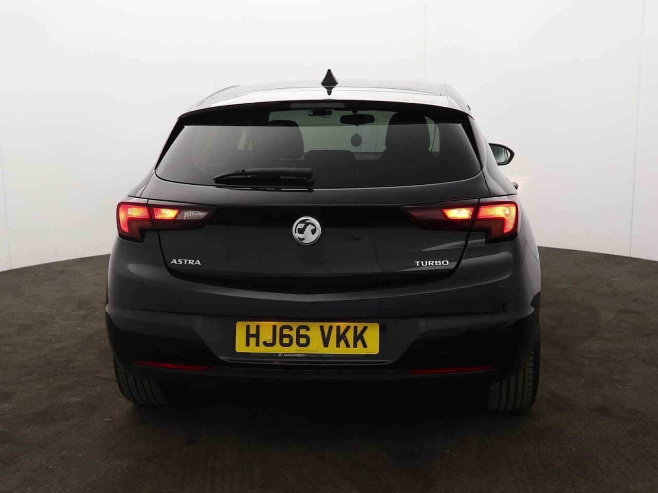Vauxhall Astra 1.4i Turbo Design — image 9