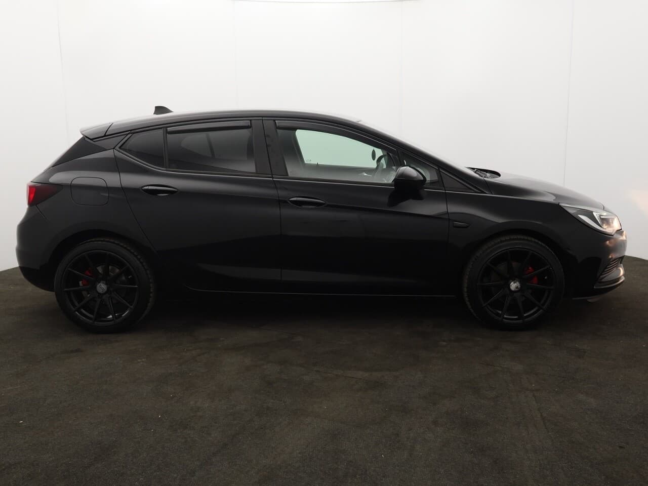 Vauxhall Astra 1.4i Turbo Design — image 11