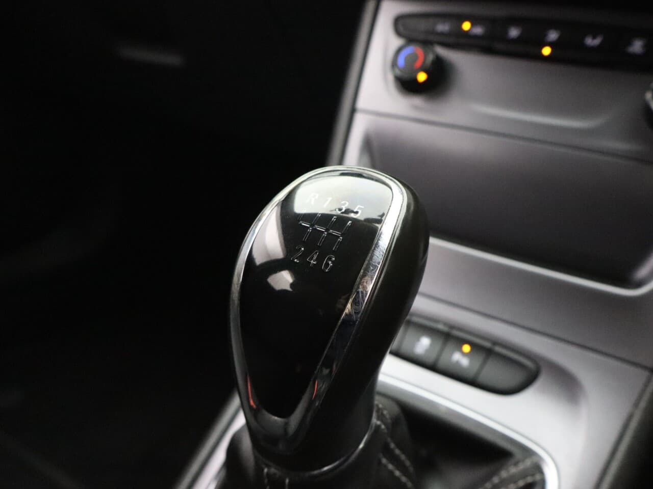 Vauxhall Astra 1.4i Turbo Design — image 24