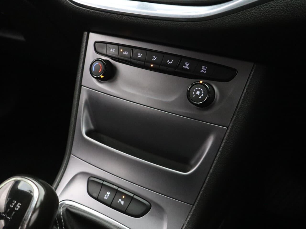 Vauxhall Astra 1.4i Turbo Design — image 27