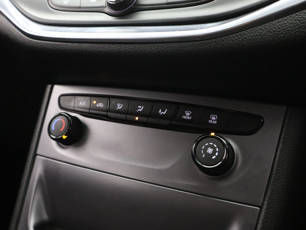 Vauxhall Astra 1.4i Turbo Design — image 28