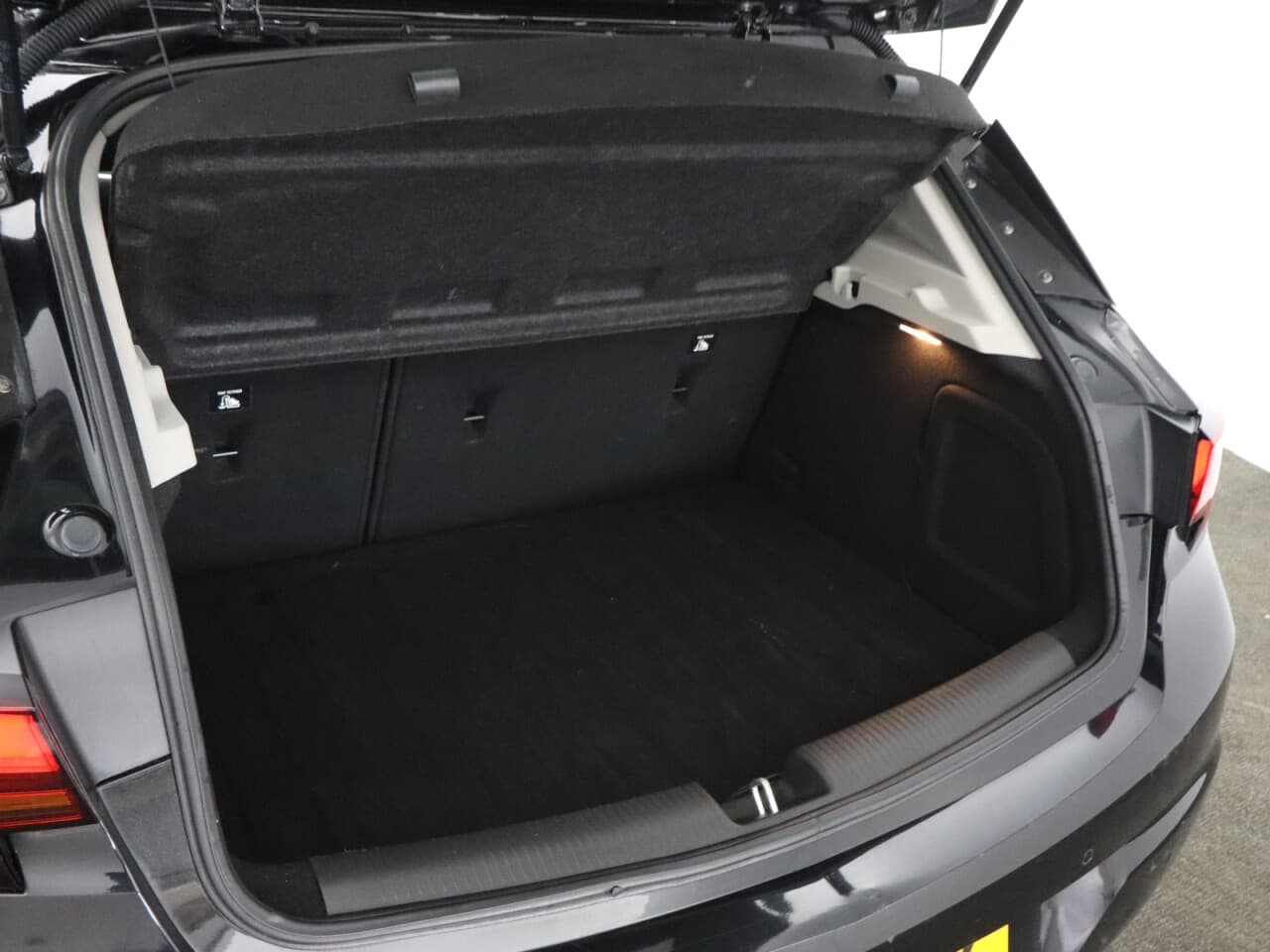 Vauxhall Astra 1.4i Turbo Design — image 39