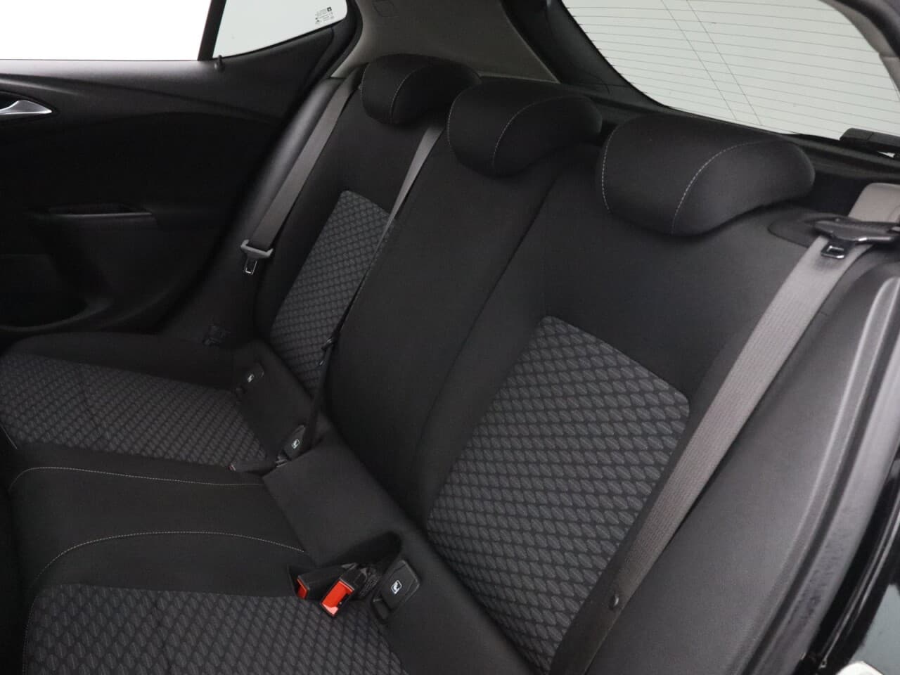 Vauxhall Astra 1.4i Turbo Design — image 38