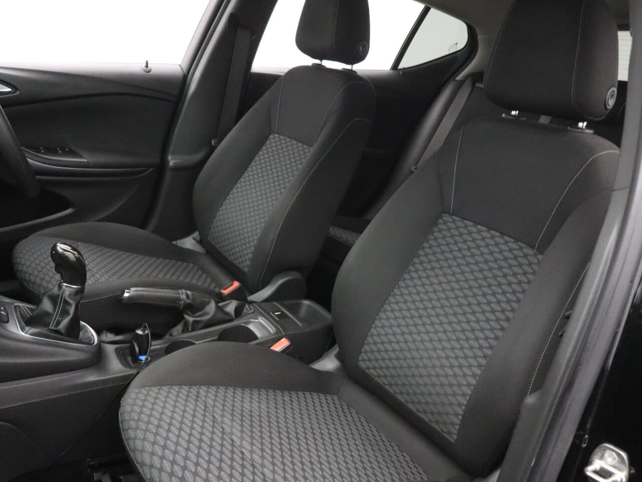Vauxhall Astra 1.4i Turbo Design — image 36