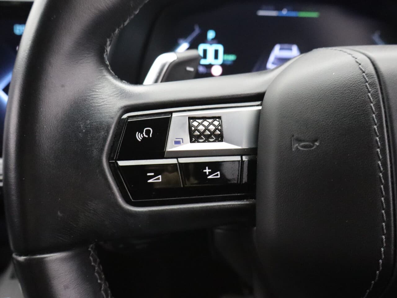 DS Automobiles DS 3 1.6 E-TENSE 13.2kWh Prestige Crossback — image 17