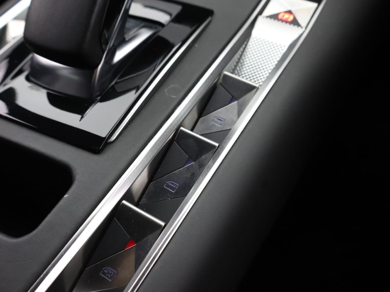 DS Automobiles DS 3 1.6 E-TENSE 13.2kWh Prestige Crossback — image 26