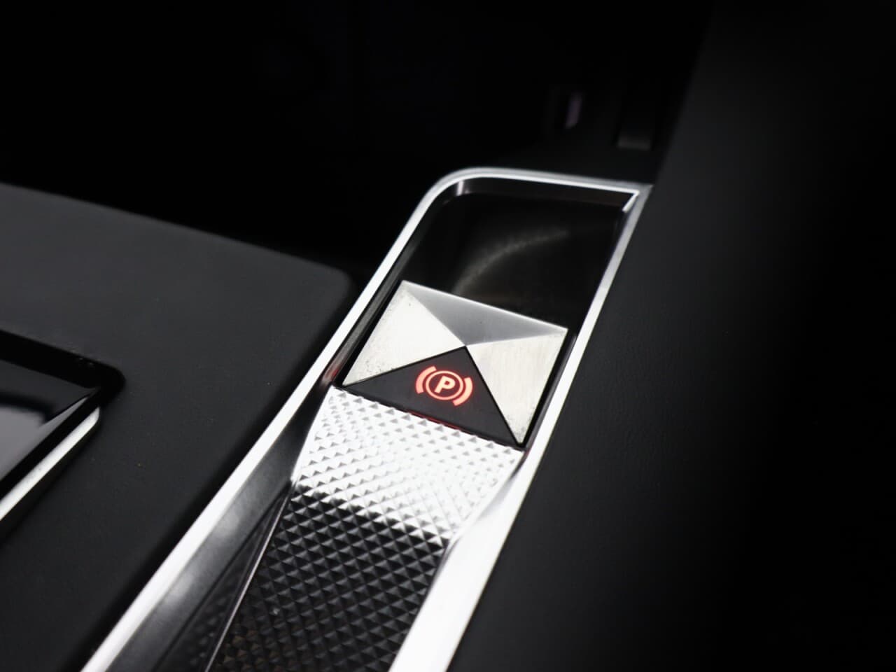 DS Automobiles DS 3 1.6 E-TENSE 13.2kWh Prestige Crossback — image 27