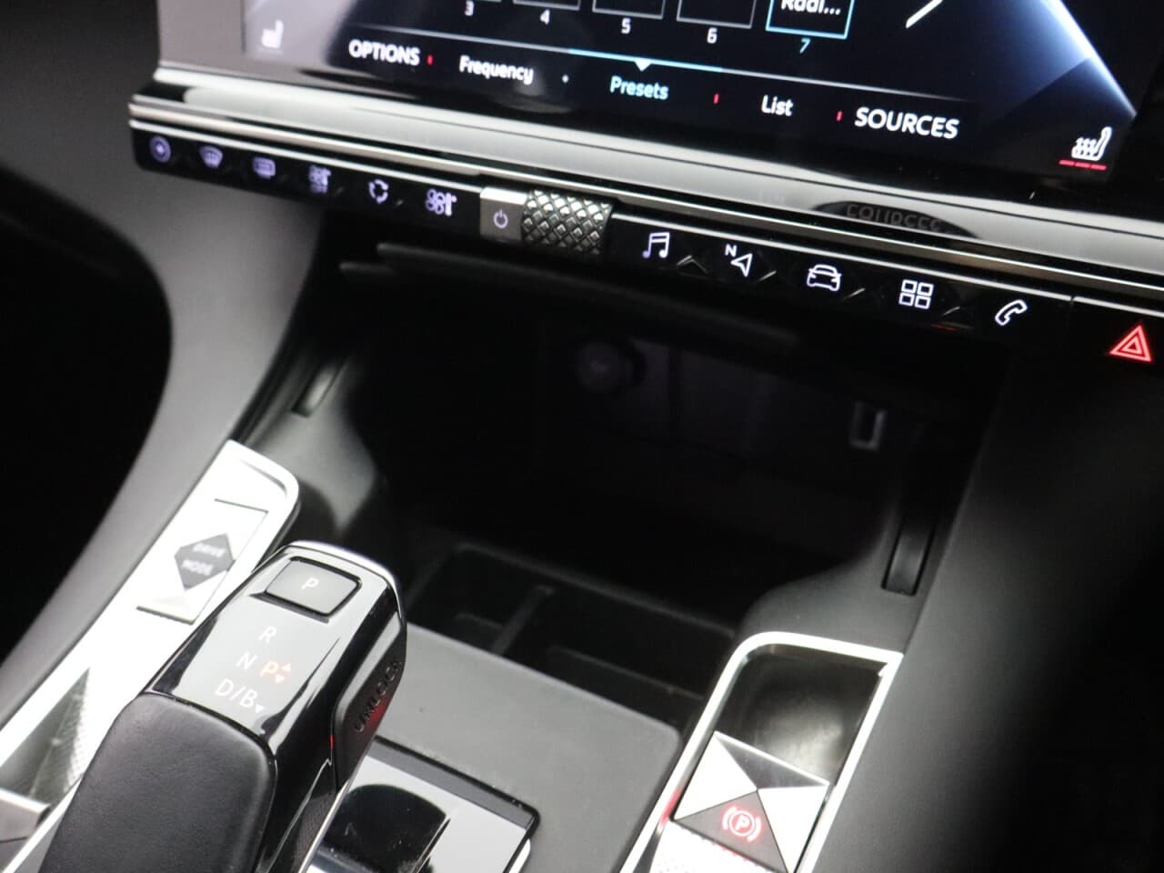 DS Automobiles DS 3 1.6 E-TENSE 13.2kWh Prestige Crossback — image 28