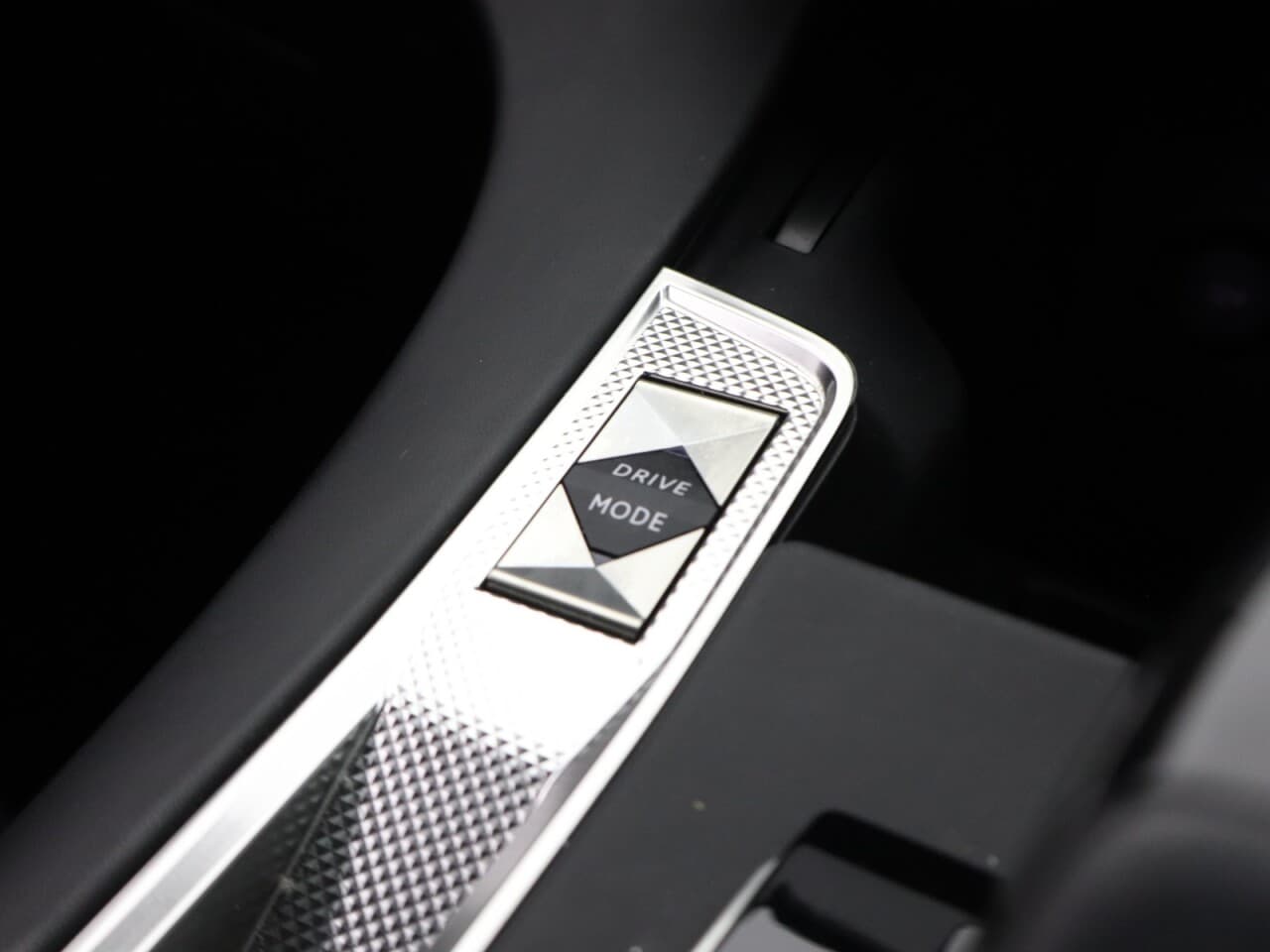 DS Automobiles DS 3 1.6 E-TENSE 13.2kWh Prestige Crossback — image 29