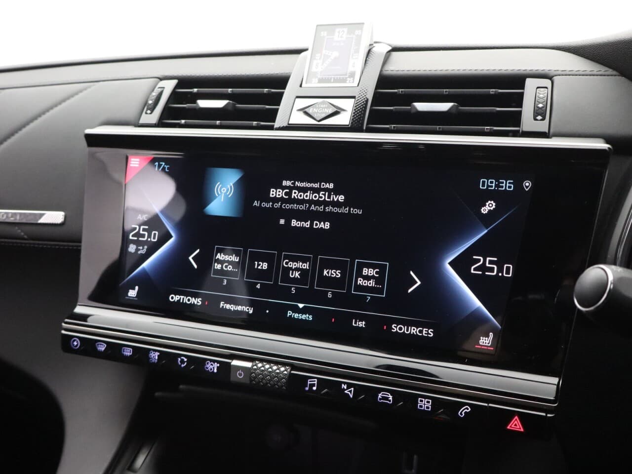DS Automobiles DS 3 1.6 E-TENSE 13.2kWh Prestige Crossback — image 37