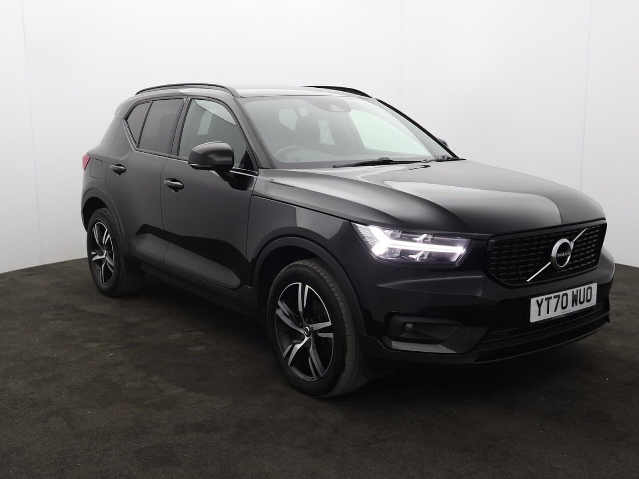 Volvo XC40 1.5 T3 R-Design view 1