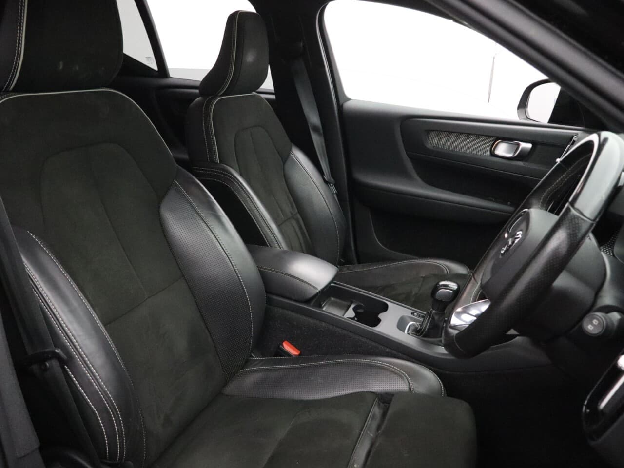 Volvo XC40 1.5 T3 R-Design — image 15