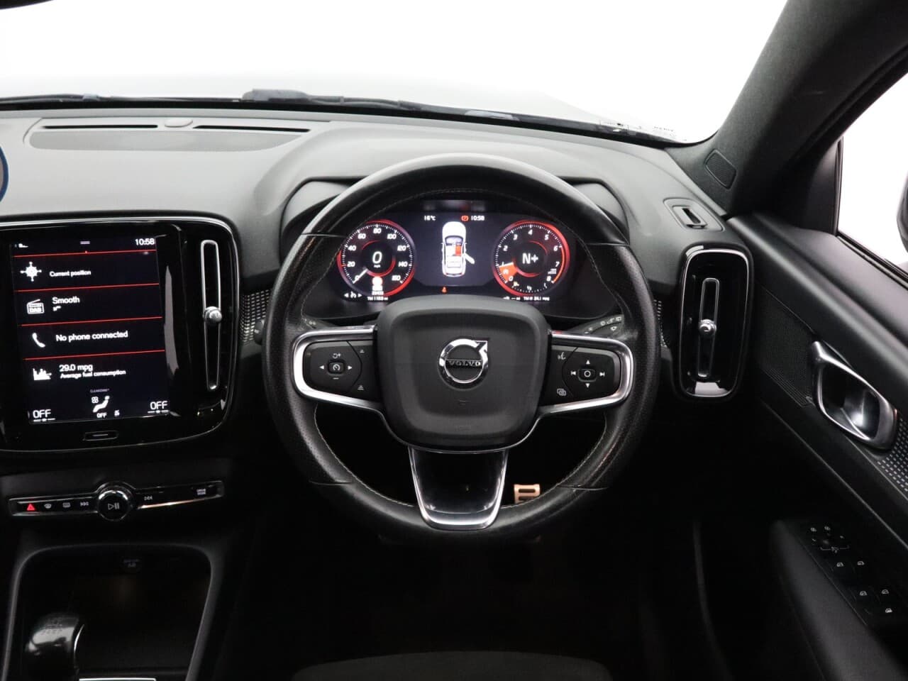 Volvo XC40 1.5 T3 R-Design — image 16