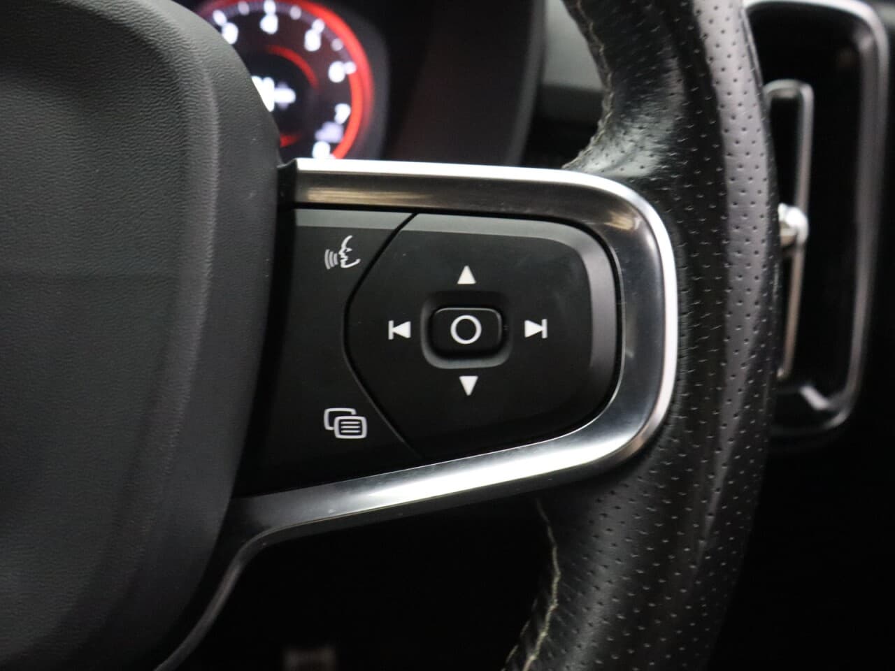 Volvo XC40 1.5 T3 R-Design — image 20