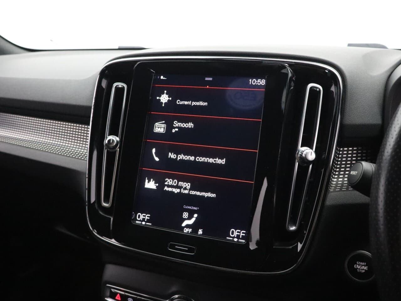 Volvo XC40 1.5 T3 R-Design — image 30