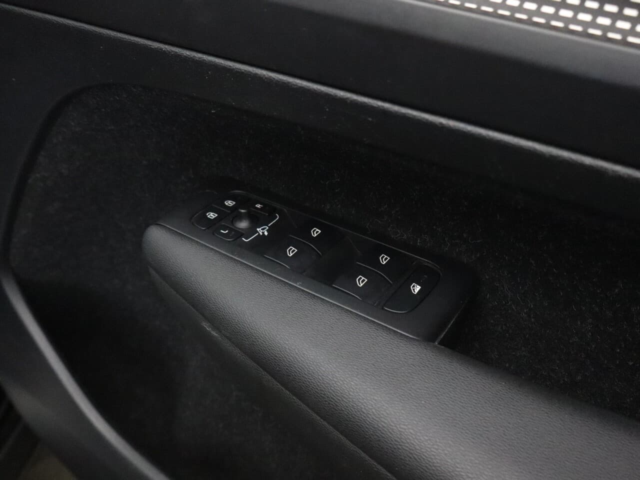 Volvo XC40 1.5 T3 R-Design — image 48