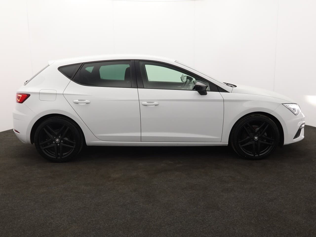 Seat Leon 1.5 TSI EVO FR Black Edition — image 11