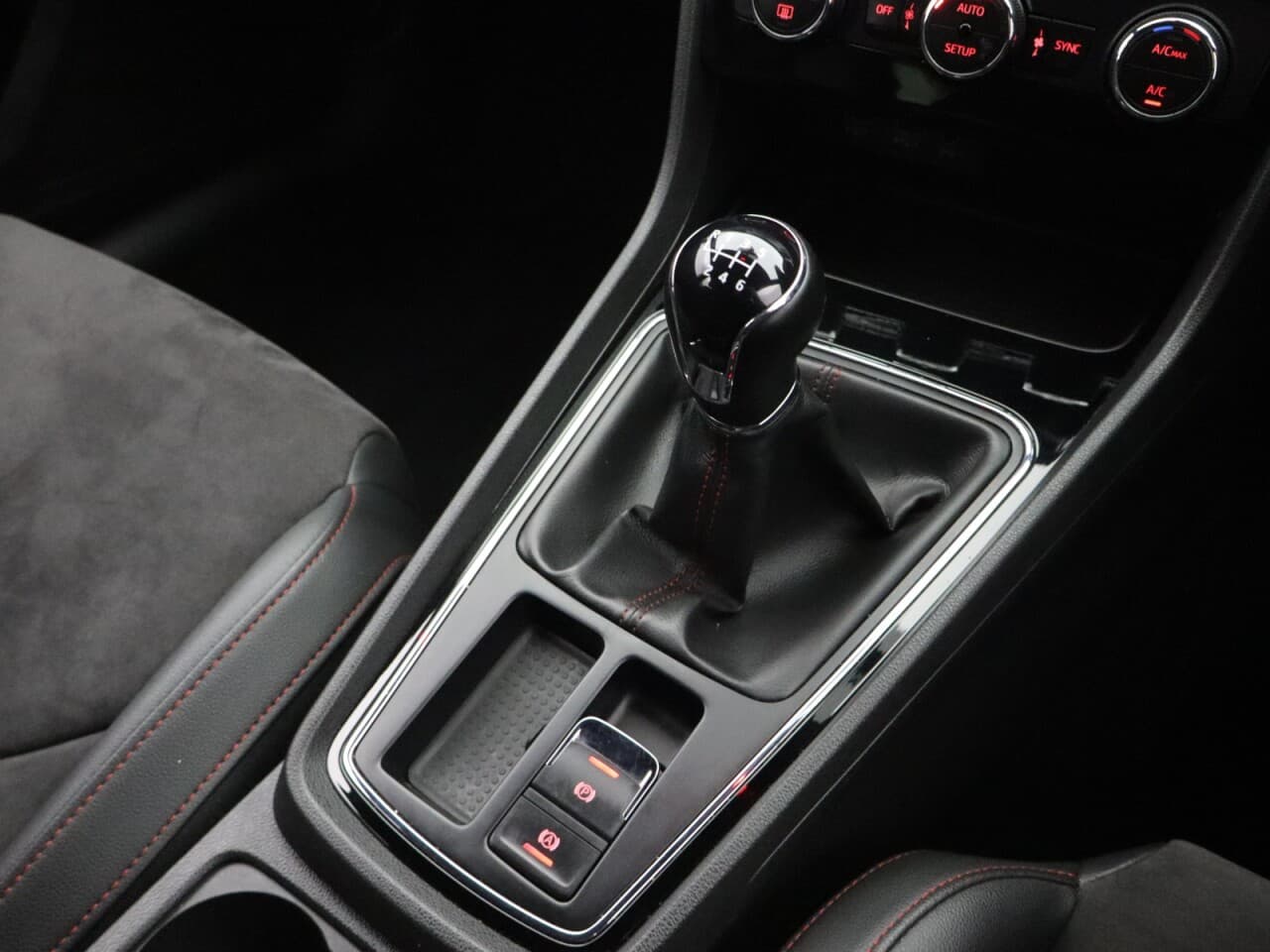 Seat Leon 1.5 TSI EVO FR Black Edition — image 23