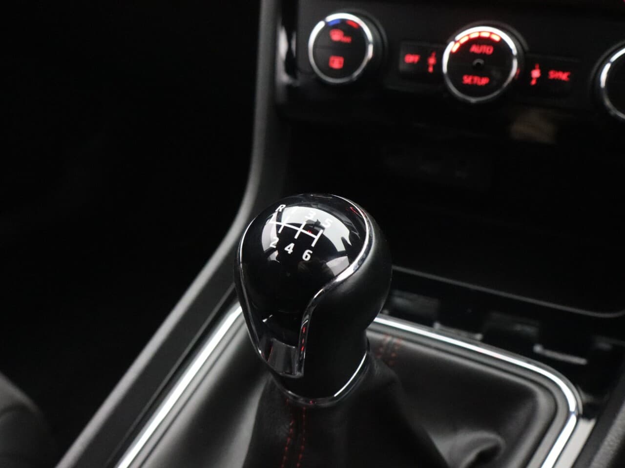 Seat Leon 1.5 TSI EVO FR Black Edition — image 24