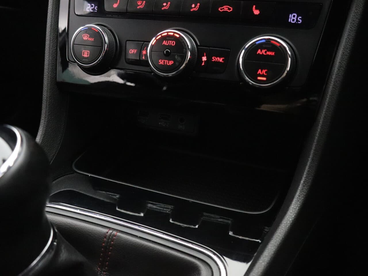 Seat Leon 1.5 TSI EVO FR Black Edition — image 28