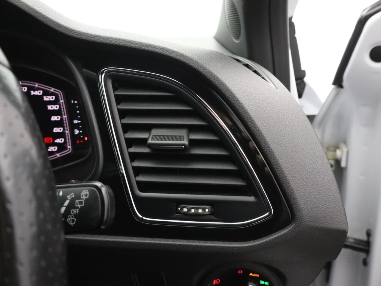Seat Leon 1.5 TSI EVO FR Black Edition — image 40