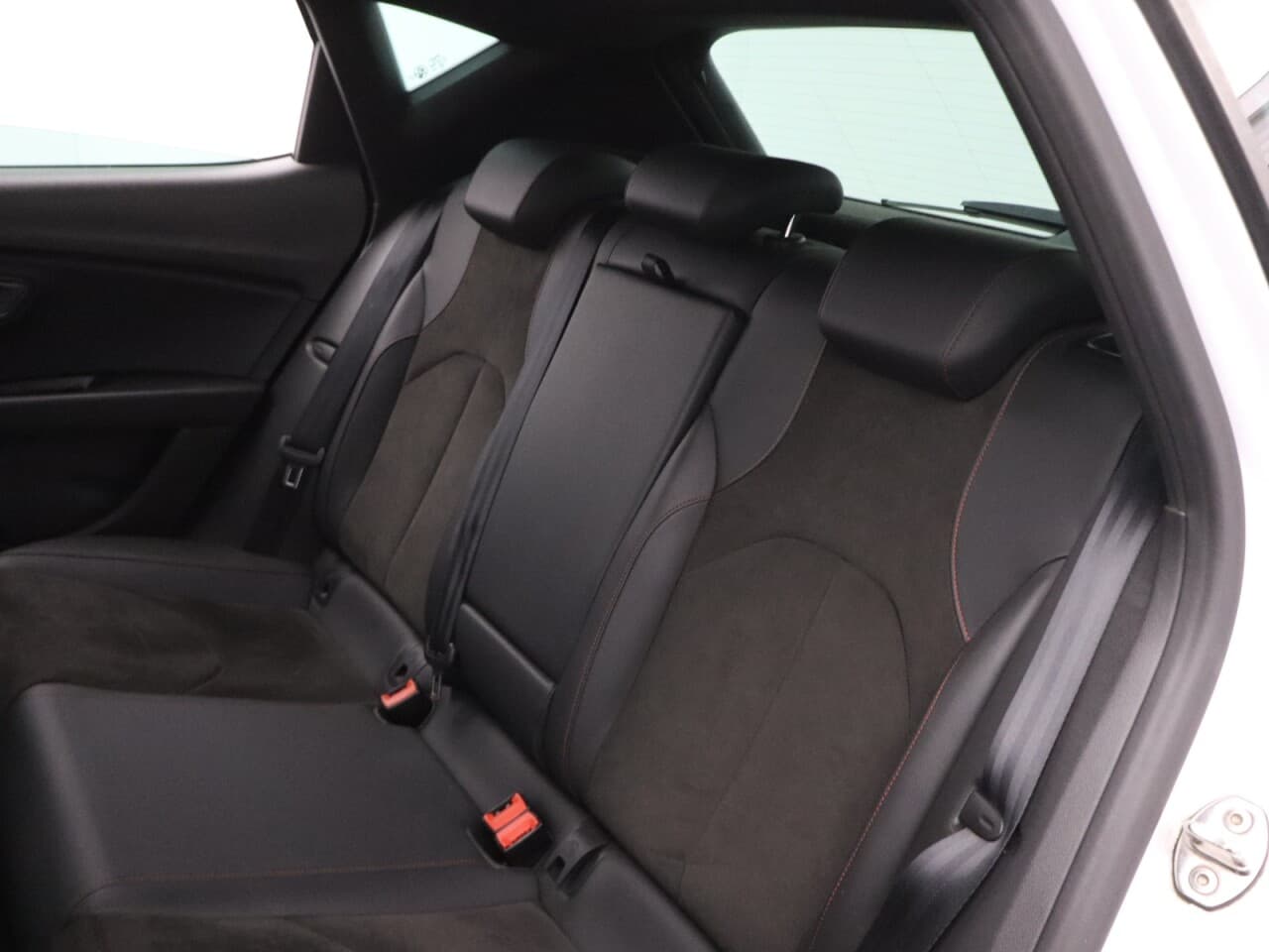 Seat Leon 1.5 TSI EVO FR Black Edition — image 44