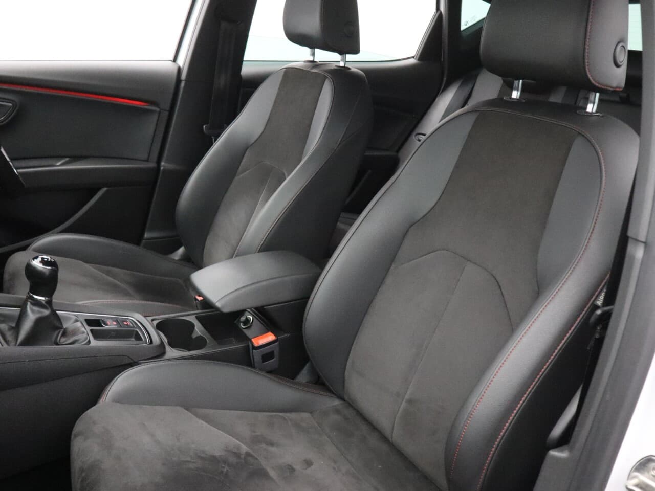 Seat Leon 1.5 TSI EVO FR Black Edition — image 42