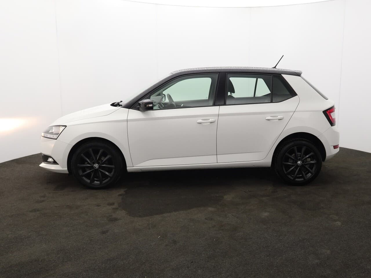 Skoda Fabia 1.0 Colour Edition — image 6