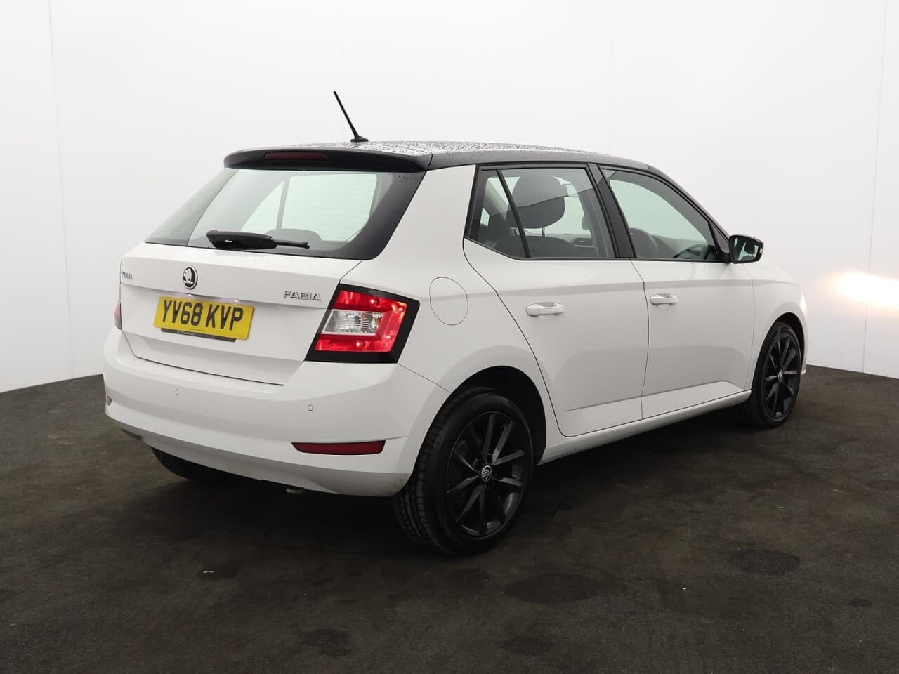 Skoda Fabia 1.0 Colour Edition — image 10