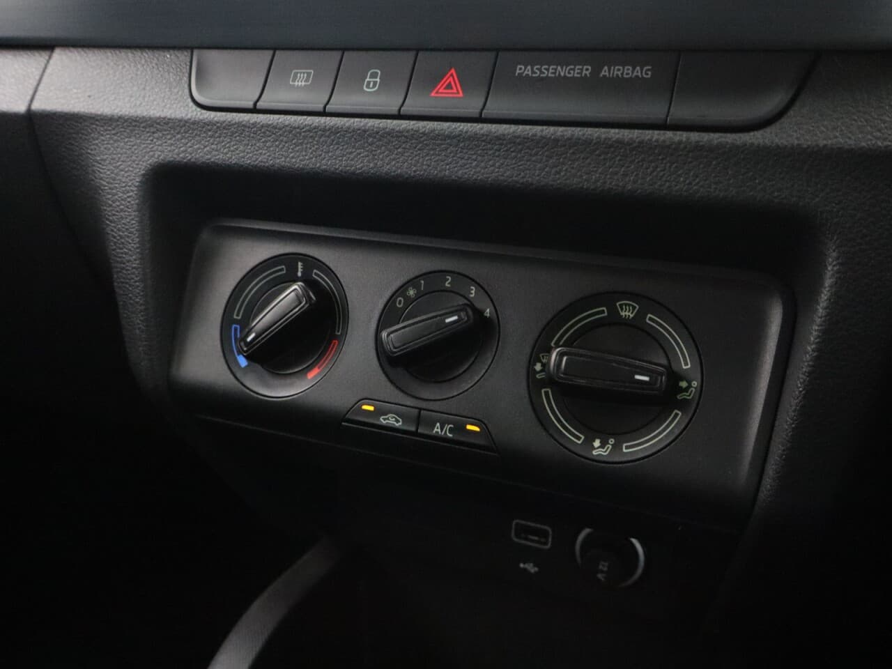 Skoda Fabia 1.0 Colour Edition — image 26