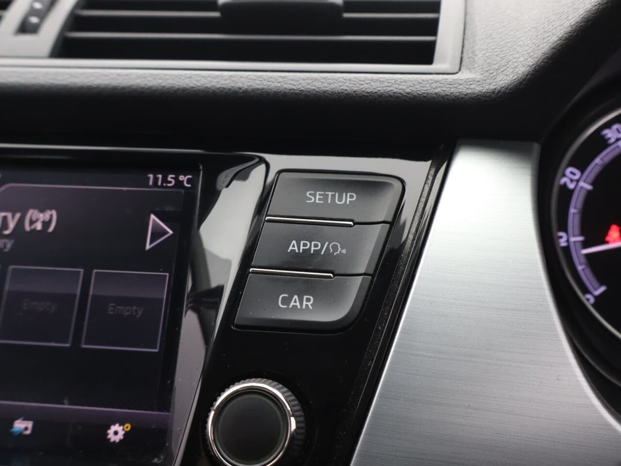 Skoda Fabia 1.0 Colour Edition — image 28