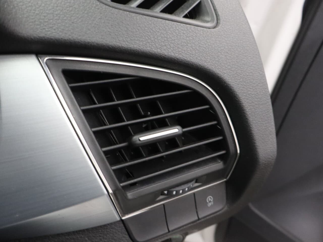 Skoda Fabia 1.0 Colour Edition — image 41